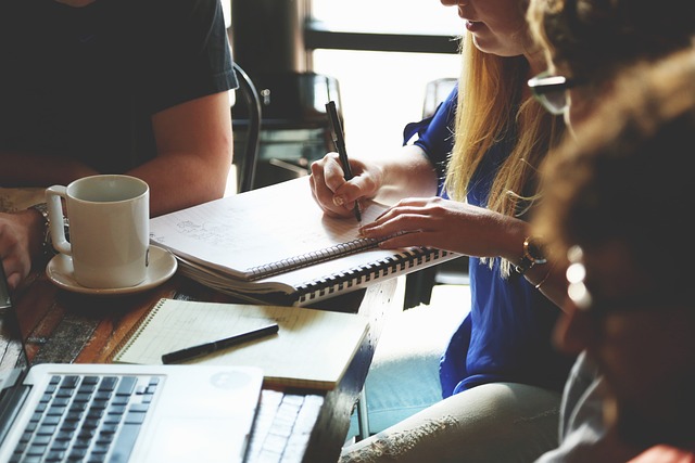 Les relations entre actionnaires et dirigeants : gouvernance, droits et responsabilités