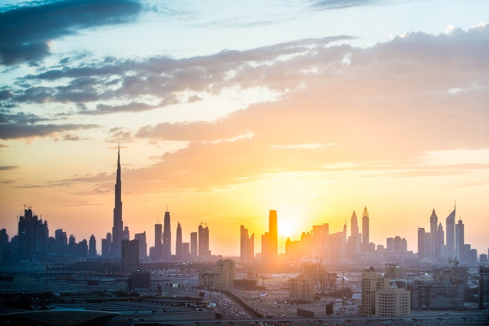 Comment se conformer aux lois sur les partenariats commerciaux lors de l'ouverture d'une société à Dubaï