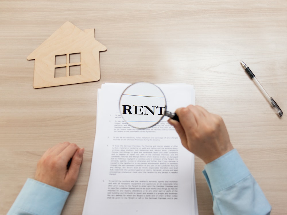 L'impact d'un bail caduque sur le droit au logement des réfugiés