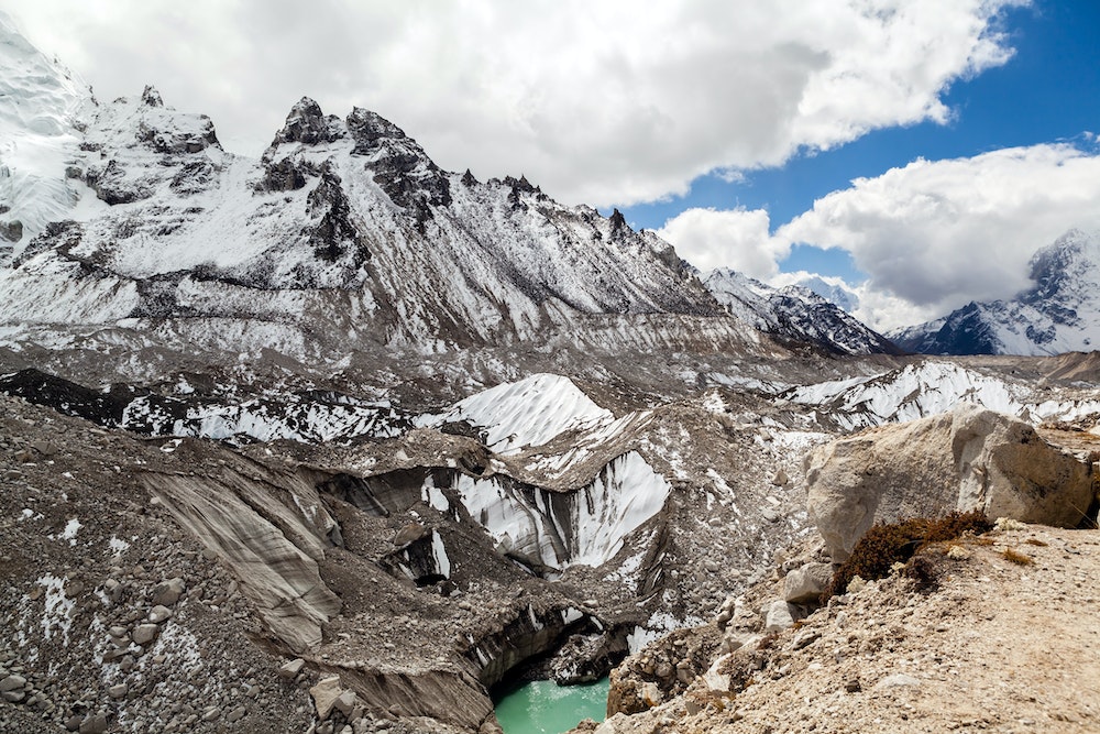 Naviguer dans le Labyrinthe Juridique du Changement Climatique: Analyse des Régulations et Leur Impact