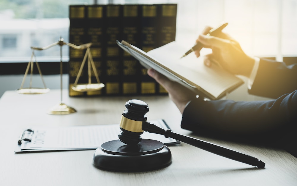Les aspects juridiques essentiels à connaître pour la reprise d'entreprise